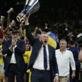 Hiljade navijača Fenerbahčea dočekalo nove prvake Evrope na istanbulskom aerodromu