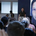 Fondacija Angelina poklonila maturske haljine i odela za decu bez roditelja