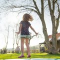Devojčica (2) preminula od strujnog udara dok je skakala na trambolini: Tragedija u Španiji