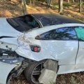 Prolaznik šetao šumom i naleteo na slupanu mečku od 70.000 evra, bez tablica: Ništa mu nije bilo jasno
