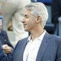 Ima 9,4 milijarde dolara na računu, poražen je u prvom kolu turnira u Njuportu
