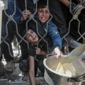 „Svako odlaganje je nova sahrana“: Palestinski zvaničnici upozorili privremeno primirje neće rešiti glad