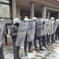 Studenti i građani protestuju ispred Skupštine grada u Novom Sadu: Ponovo im odbijen zahtev da prisustvuju sednici