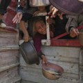 Страшне тврдње: Израелци нападају камионе који превозе помоћ; Има повређених