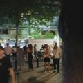 Skup podrške pretučenom meštaninu Bačke Palanke, pristalice SNS gađale građane flašama i jajima