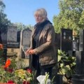 Tužan dan, na groblju samo njegova udovica i jedna koleginica: Tomu Zdravkovića zaboravila estrada
