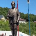 Policija u manastiru Đurđevi stupovi, sud naložio privremeno oduzimanje spomenika Pavlu Đurišiću