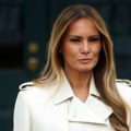 Stručnjak za govor tela tvrdi da je Melanija vidno isfrustrirana: "Tramp je iritira" VIDEO