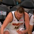 Nikola Jokić "poludeo" zbog svojih saigrača, morao je da im bude i trener: Srbin vikao na klupi tokom meča