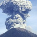 Erupcija vulkana Dukono u Indoneziji: Spasioci locirali tela stradalih planinara, evakuacija odložena