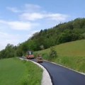 Асфалтирање путног правца Лазићи у Костојевићима (фото)