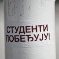 Чачански студенти развили велики транспарент, штампали мајице и лепили налепнице Студенти побеђују