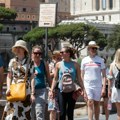 "Poprskaju sprej za omamljivanje na turiste, a onda ih pljačkaju": Jezive metode lopova i džeparoša - kako da vas vas ne…