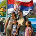 Donosimo detaljan vodič za turističke vaučere 2026: Ko sve ima pravo na 10.000 dinara, kako da se prijavite i zbog čega država…