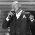 ŠABAN ŠAULIĆ BI DANAS NAPUNIO 75 GODINA: Porodica i prijatelji se okupili na groblju, fan stigao čak iz Bugarske