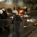 Novi haos u Tirani: Demonstranti bacali kamenice na ministarstvo; Rama najavio drakonske kazne VIDEO