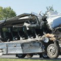 SAD: Sudar autobusa i više automobila, poginule tri osobe