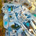 Nestvarni pejzaži Grčke i simbol ostrva: Zbog čega su njihove kuće ofarbane u belu i plavu boju?