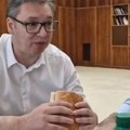 Vučić: Prodaja parizera skočila preko 1.000 posto