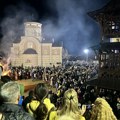 "Ovako nešto još nisam doživela": Neverovatna slika sa brda Ljubić: Na stotine vernika prisustvovalo paljenju badnjaka…
