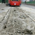 Neverovatne scene iz beogradskog tramvaja: Putnica opomenula vozača da ne priča telefonom dok vozi, a onda je dobila šamare…