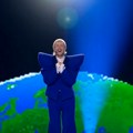 (Video) Slušalice na ušima i obezbeđenje: Prvi snimak predstavnika Holandije na Evroviziji 2024 nakon skandala: Izgovorio…