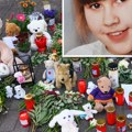 Potresni prizori ispred kuće ubijene Valerije: Plišane igračke i cveće za devojčicu, od ubice i dalje ni traga