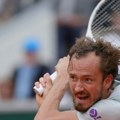 Nova bruka Medvedeva na Rolan Garosu, Britanac srušio Rusa i očistio kompletan put Srbina do osmine finala