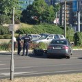 Sudar motocikla i auta na Novom Beogradu: Vozač dvotočkaša prevezen u bolnicu