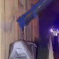 (Video) Poginuo mlađi muškarac: Tragedija kod Požarevca: Automobilom sleteo sa mosta, vatrogasci dizalicom izvlačili smrskano…