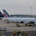 Francuski avion za evakuaciju se vratio zbog raketne vatre