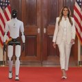 Melanija Tramp i humanoidni robot u Beloj kući