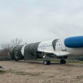 Nasred livade u Podgorici parkiran avion - kupio ga bogati biznismen, želi da napravi restoran (foto)