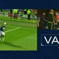 Da li je ovo najodvratnija odluka u istoriji fudbala?! Svi bruje o VAR skandalu koji bi mogao da odluči šampiona! (video)