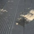 Taktilne staze pod preprekama: Muke slepih i slabovidih Beograđana zbog nebezbednih raskrsnica, parkiranih vozila...