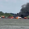 Gore splavovi na Adi Ciganliji: Na terenu veliki broj vatrogasaca-spasilaca, crni dim prekrio nebo (video)