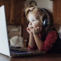 Zamah radoznalosti: Internet za decu sve manje zabavan a više edukativan