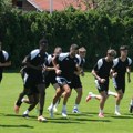 Živo u „Zemunelu“: Prvotimci se bore za mesto u timu, a „klinci“ za trofej „Dragan Mance“!