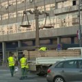 Šapićevo „iznenađenje“: Nova skulptura „Terazije“ postavljena u centru tokom noći