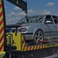 (Foto, video) Ovo je auto smrti iz Novog Sada Šoferka smrskana, prozori polupani: Vatrogasci jedva izvukli vozilo u kom su…