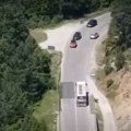 Policija dronom otkrila 15 nepropisnih preticanja preko pune linije