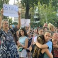 Meštani Bačke Palanke i večeras održali protest, za ponedeljak najavljena blokada opštinske zgrade