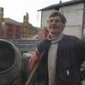 Meša malter, mota žicu - zida kuću trospratnicu Snežana iz Ivanjice je žena legenda, u osmoj deceniji radi na gradilištu…