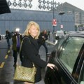 Nećete verovati ko je sačekao majku Novaka Đokovića ispred aerodroma: Dijana održala čas elegancije