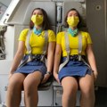 Kladimo se da ovo malo ko zna: Stjuardese otkrile zašto pri poletanju sede na rukama: Razlog je zastrašujuć