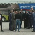 Zaglavio se autobus, a Vučić objasnio Piksiju: „Teški smo Dragane!“