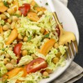 Obrok salata koju možete jesti svakog dana Lagana, zdrava, puna boja, a za 15 minuta rešava čitav ručak