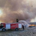 Ogroman požar kod Kragujevca Crni dim prekriva čitav rejon: Na terenu su četiri ekipe spasilačke jedinice, 12 vatrogasaca se…