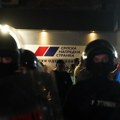 Policijska zaštita ali samo za odabrane: Čudno postupanje ispred prostorija SNS na Novom Beogradu i još čudnije saopštenje…
