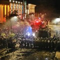 Protesti u Gruziji: Policija rasterala demonstrante koji su pokušali upad u predsedničku palatu